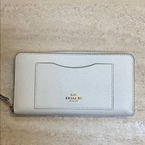 Coach ivory accordion zip wallet